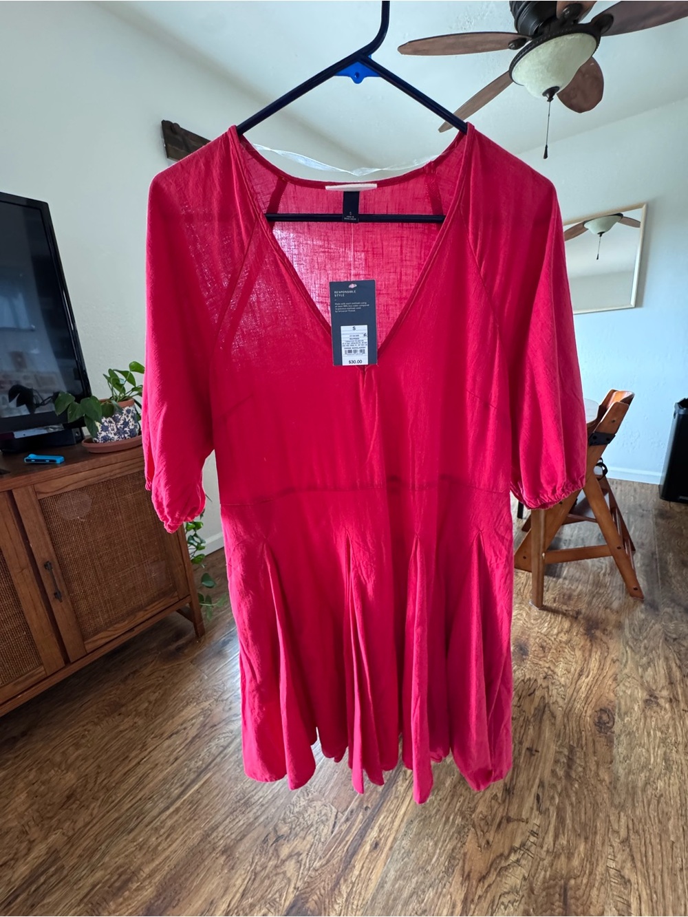 Universal Thread Fuchsia V-Neck Tunic - 3/4 Sleeve